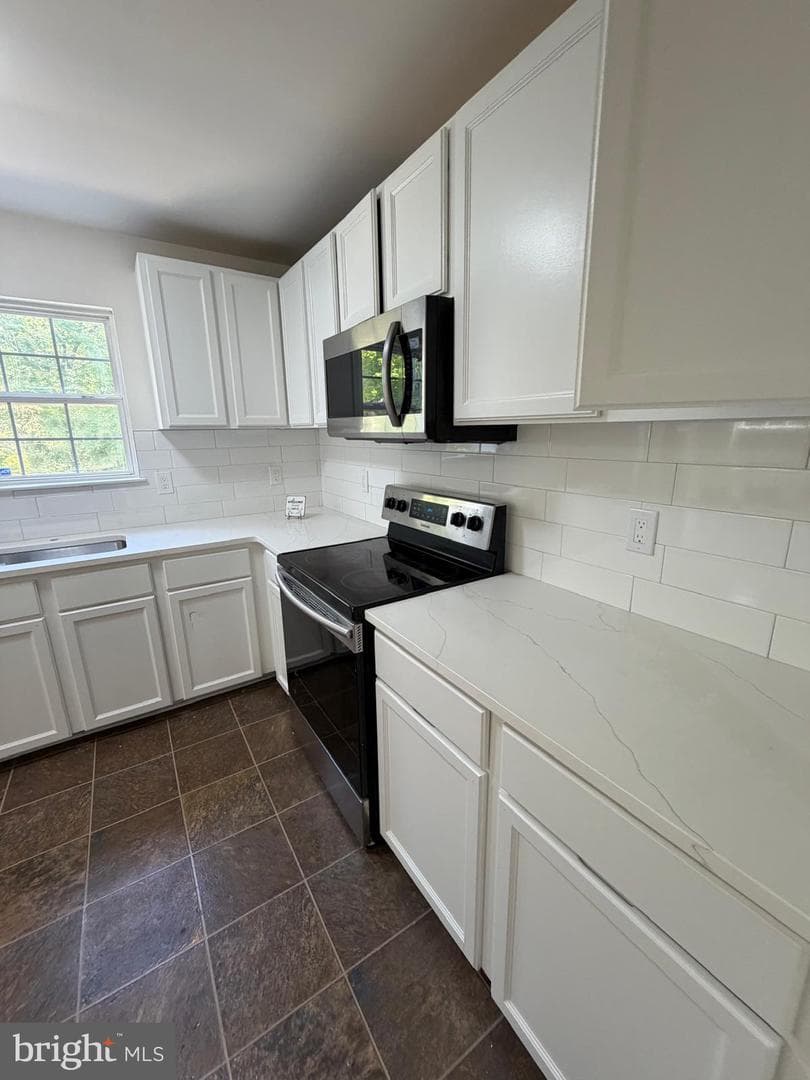 298 Moseby Drive photo 5