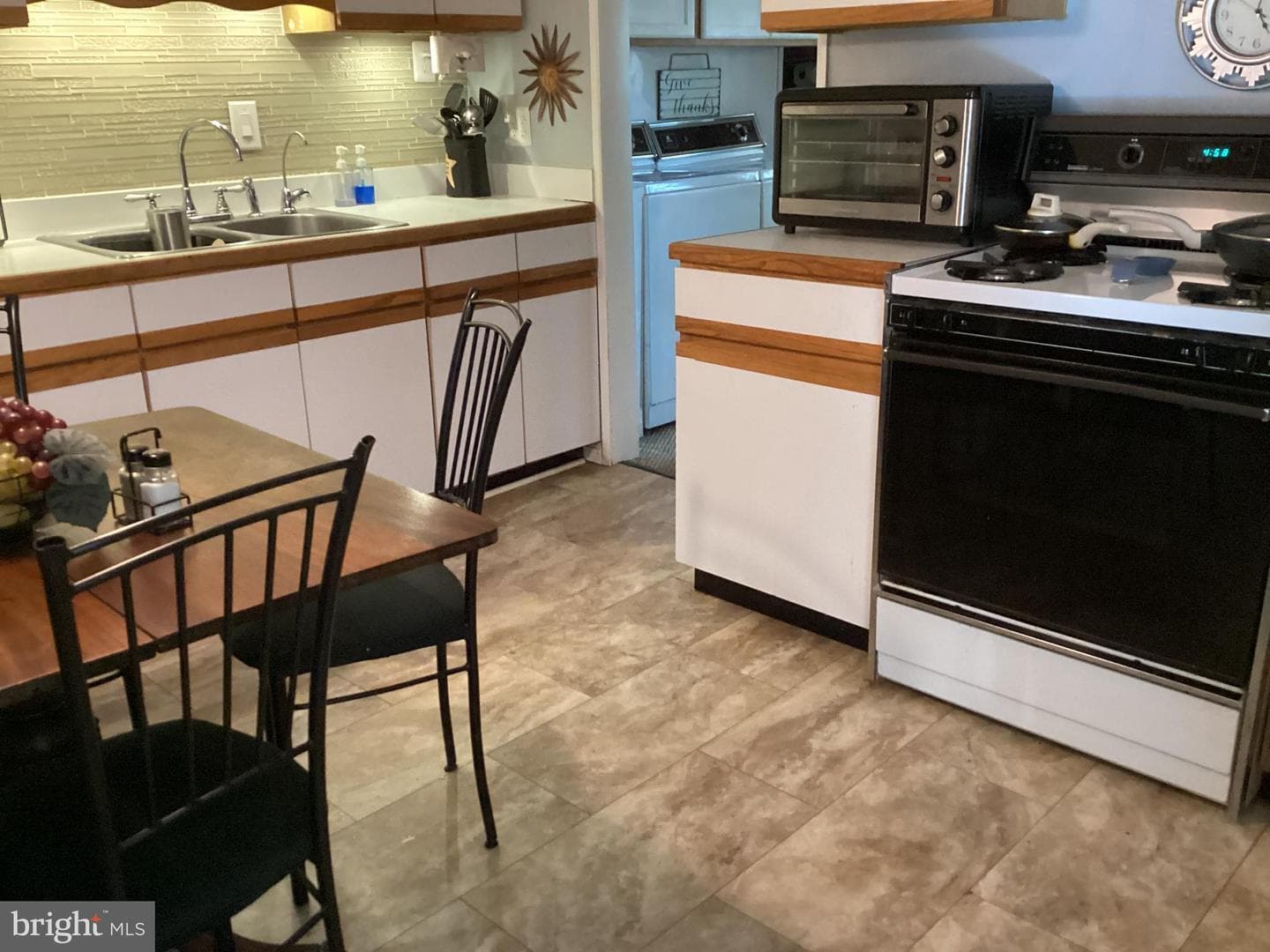 134 Baker St photo 20