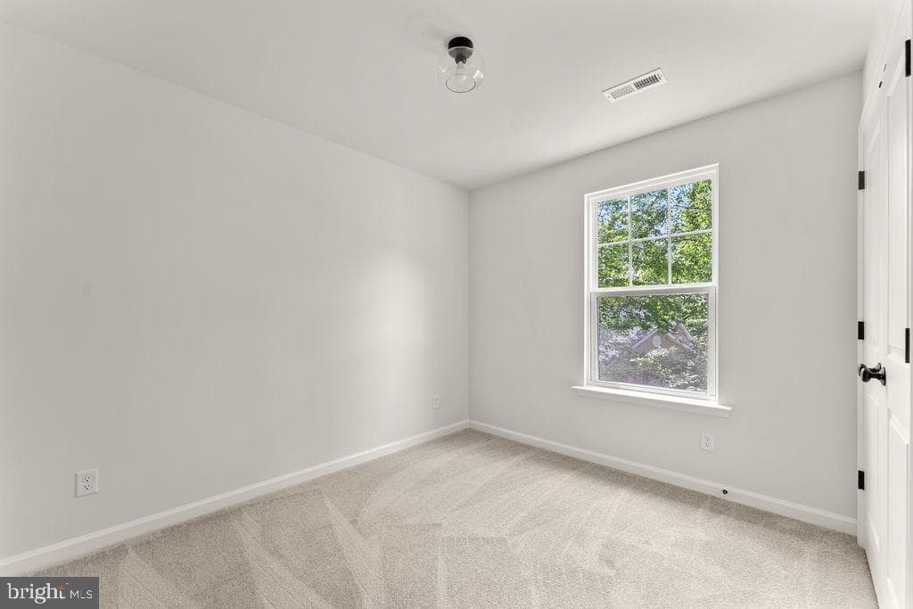 515 Constitution Boulevard photo 35