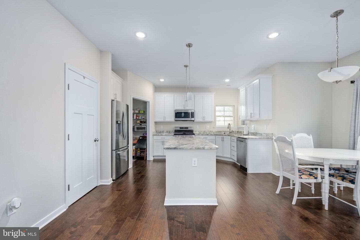 1002 Lakeview Parkway photo 2