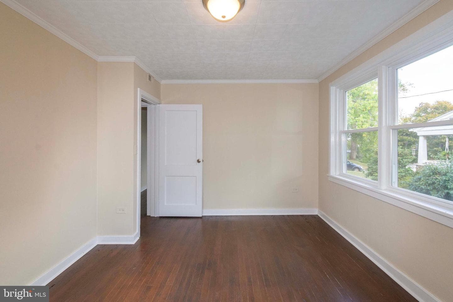 194 Morton St photo 32