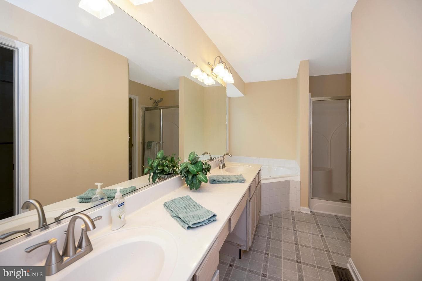 1115 Eastover Parkway photo 49
