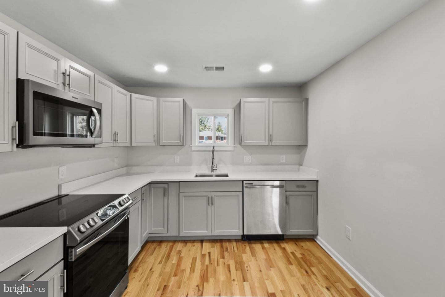 10349 Gordon Avenue photo 8
