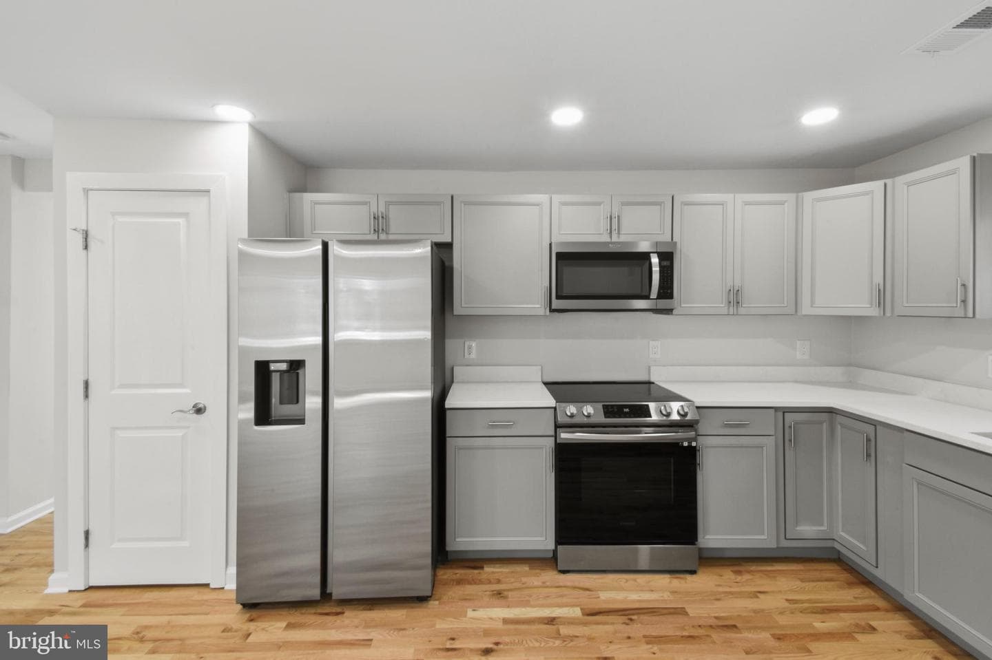 10349 Gordon Avenue photo 9
