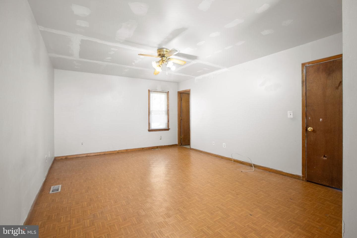 1105 Lakeview Parkway photo 11