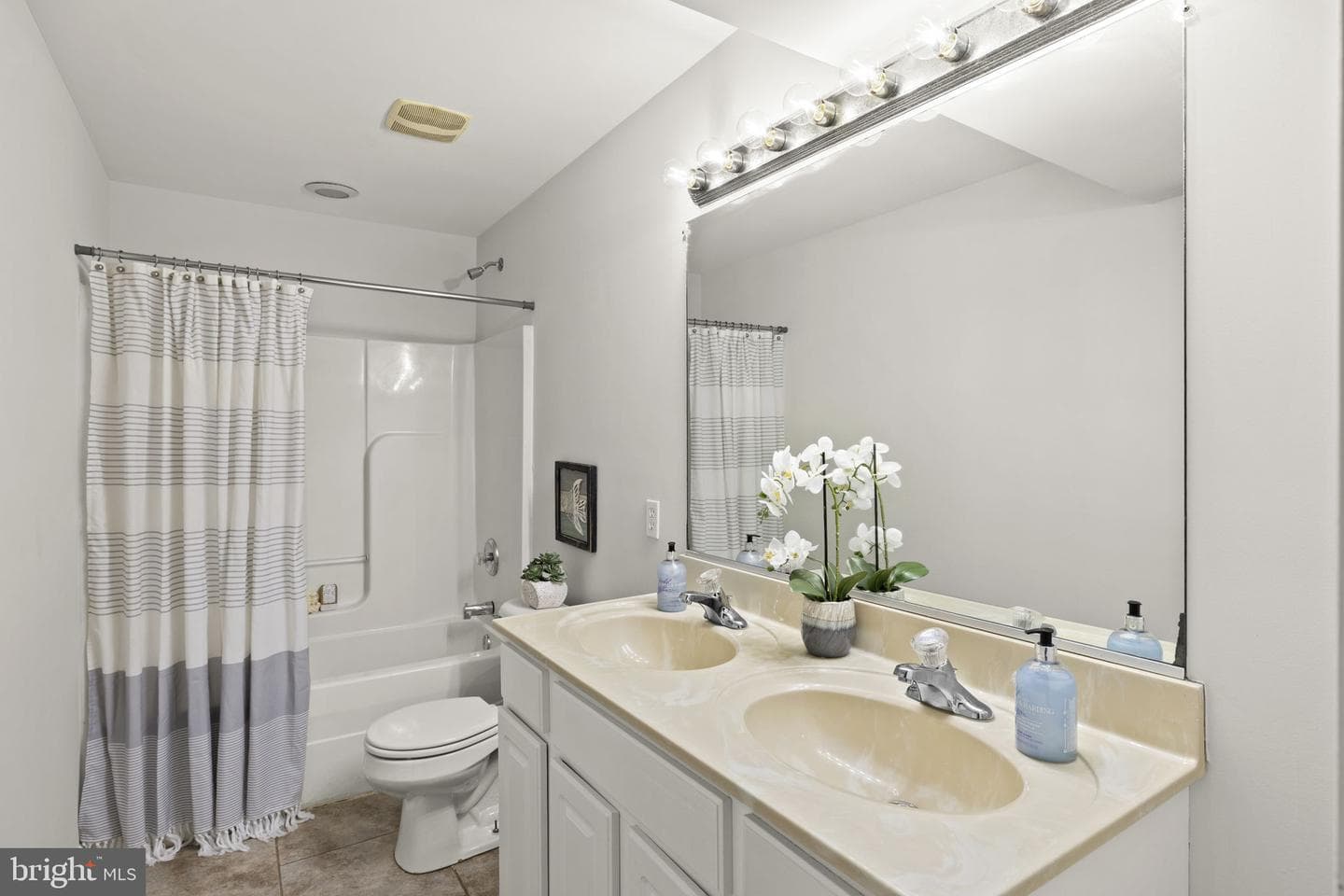 102 Fairfax Lane photo 30