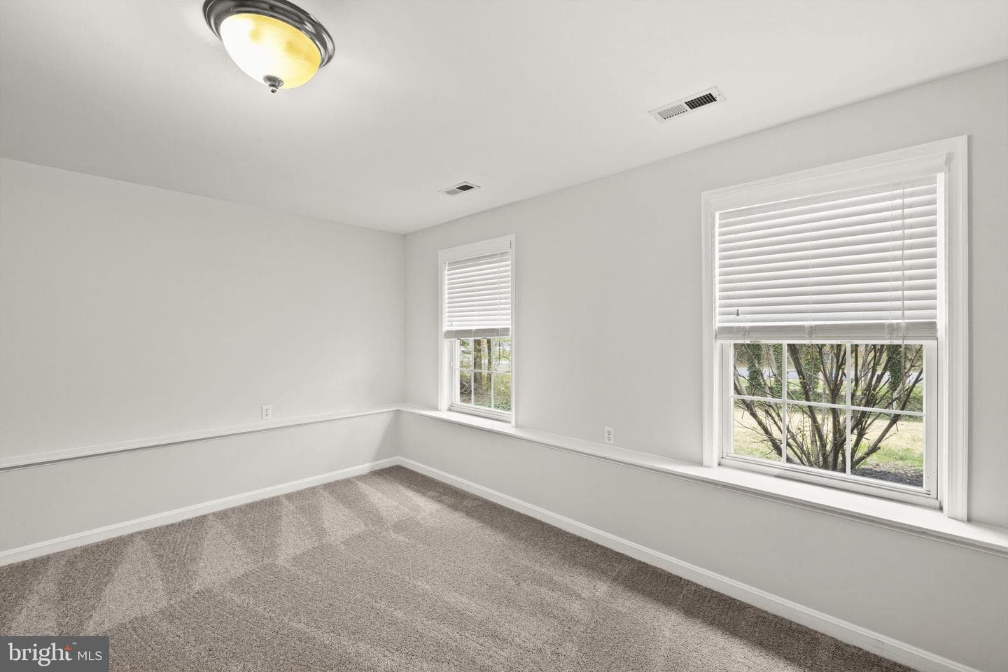 102 Fairfax Lane photo 32