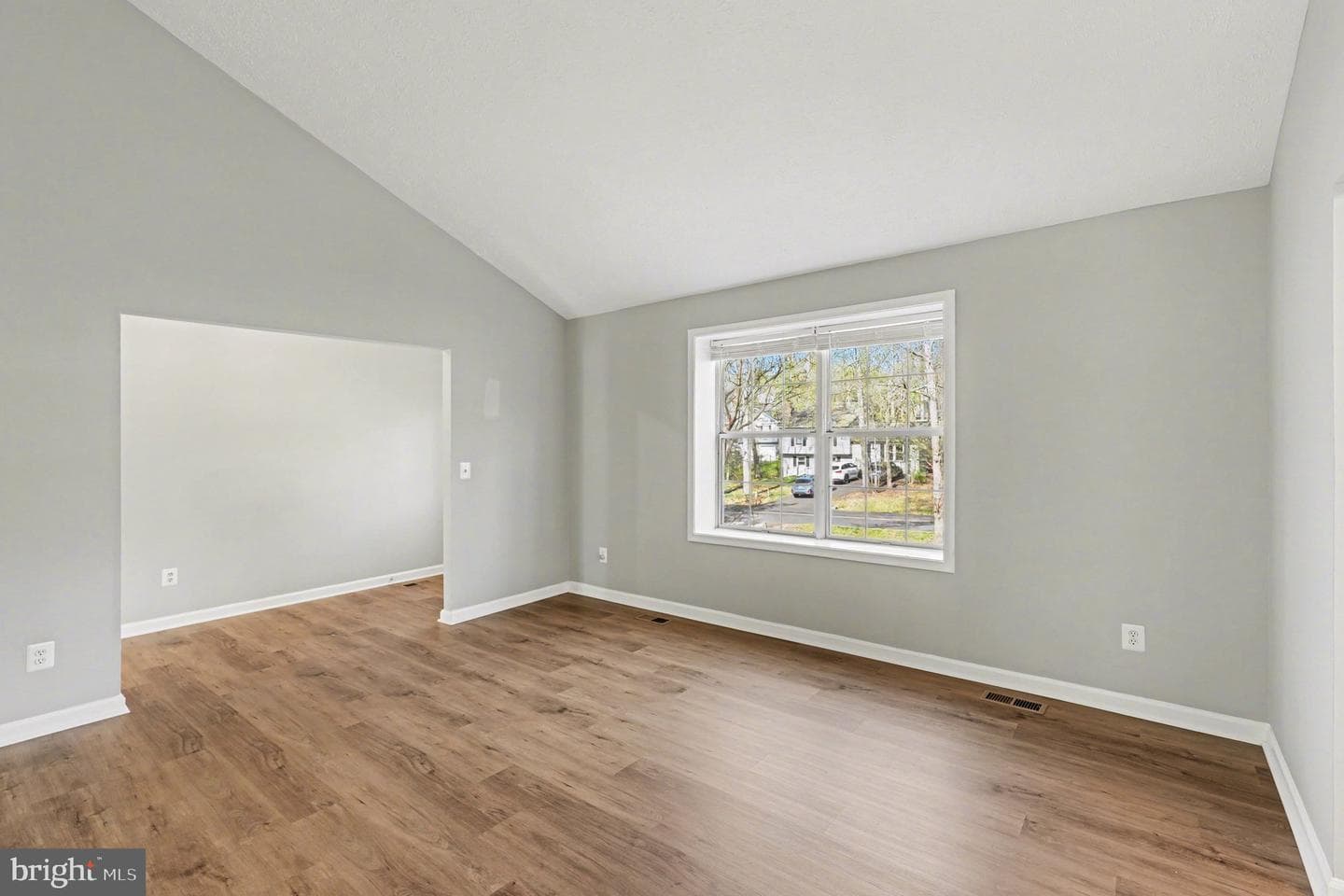 627 Mt Pleasant Drive photo 4