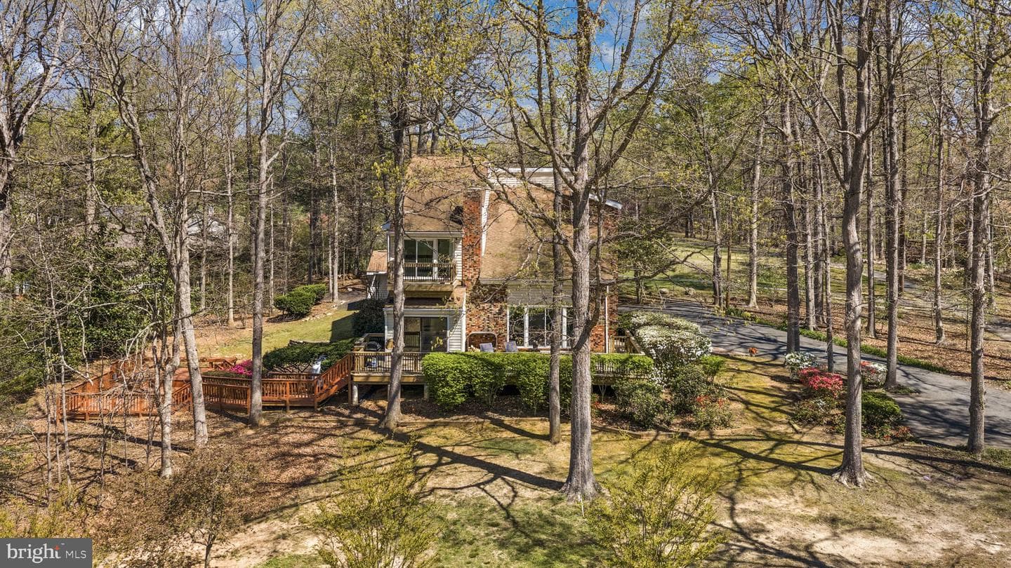 111 Chesterfield Court photo 55