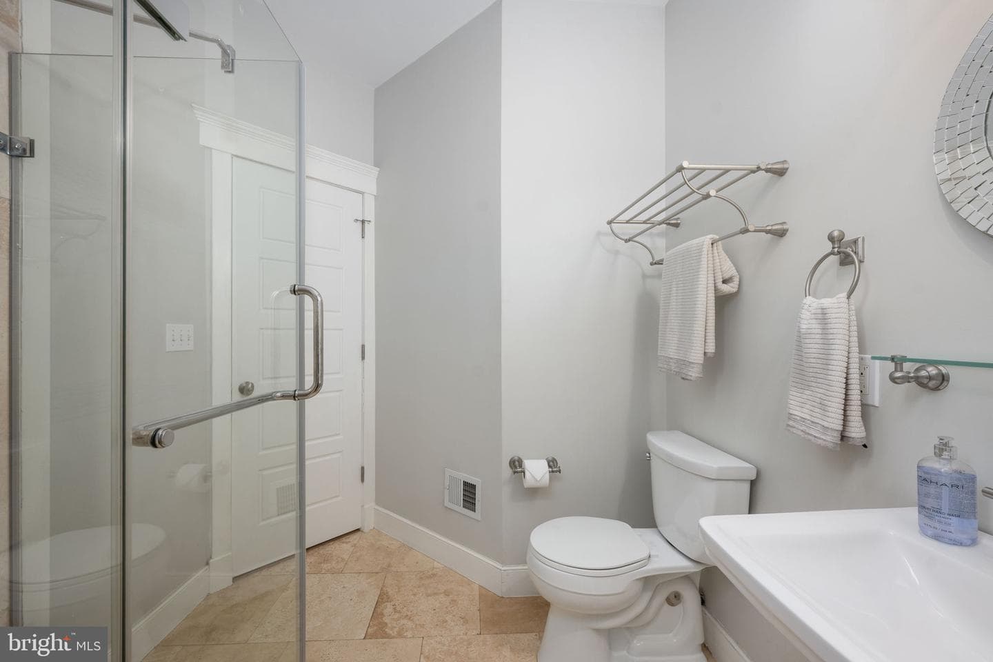 614 Cornwallis Avenue photo 20