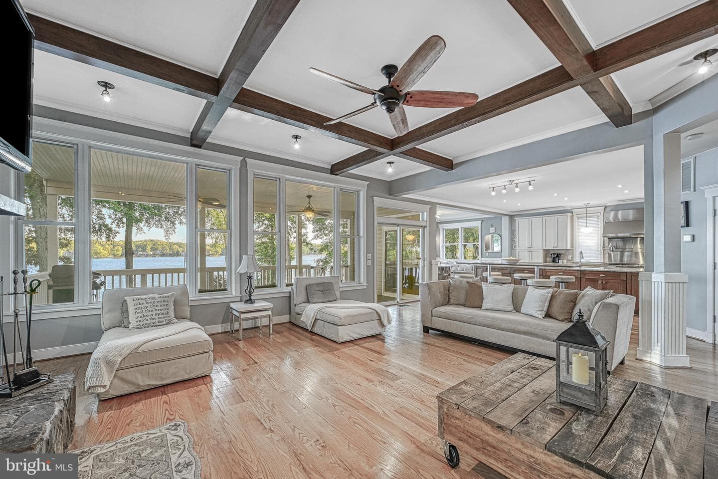 614 Cornwallis Avenue photo 3