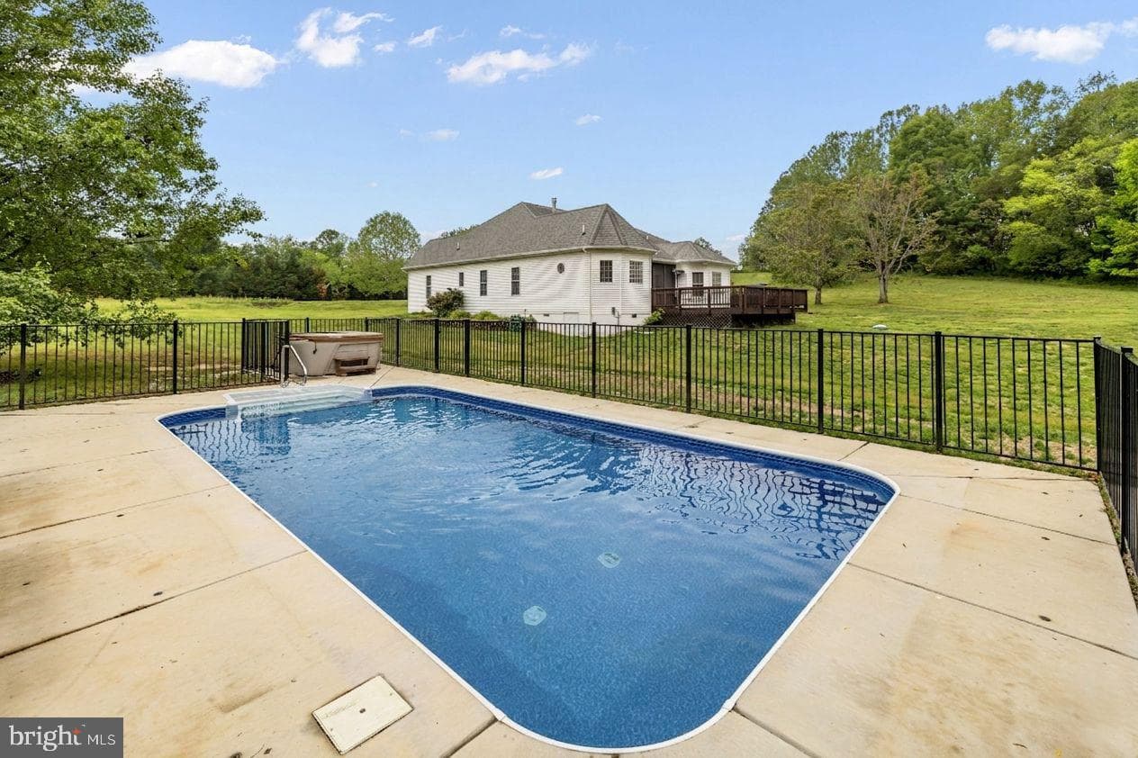 17289 Miss Mollys Lane photo 34
