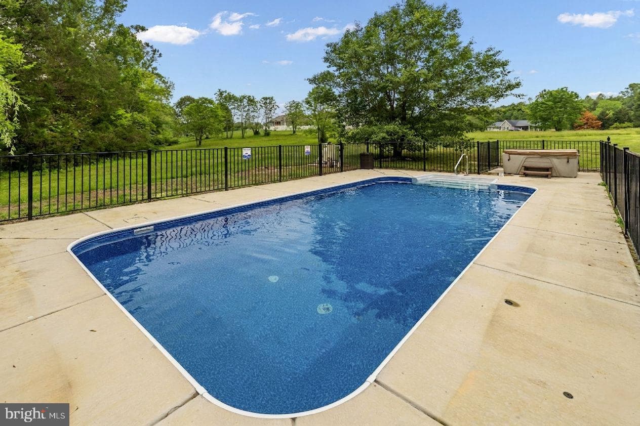 17289 Miss Mollys Lane photo 35