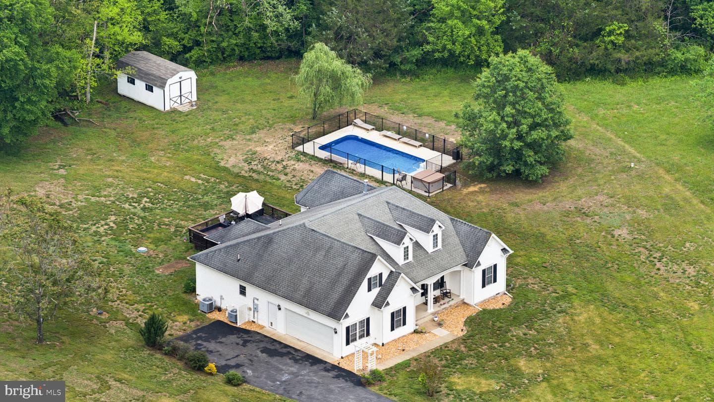 17289 Miss Mollys Lane photo 42
