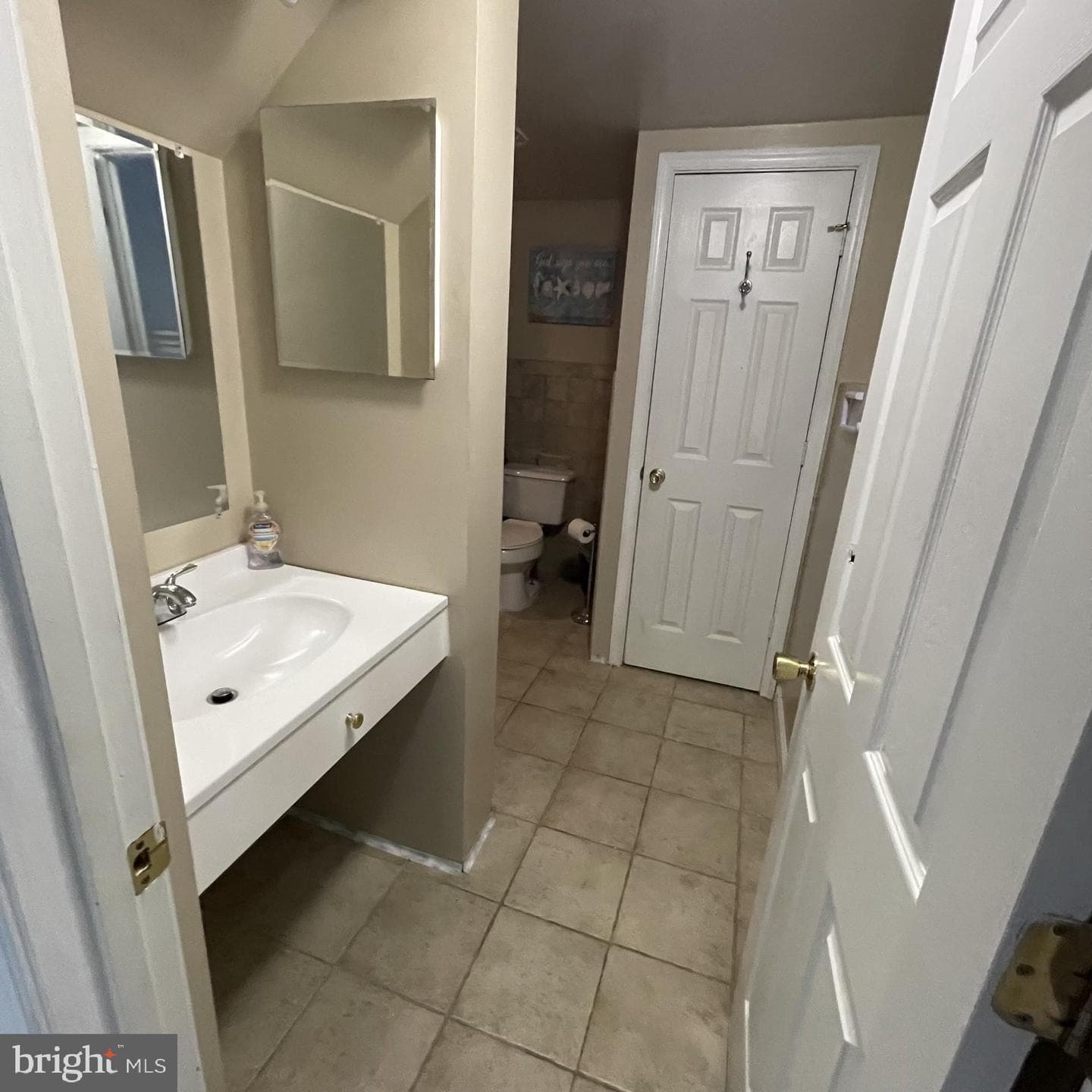 109 Fairfax Lane photo 17