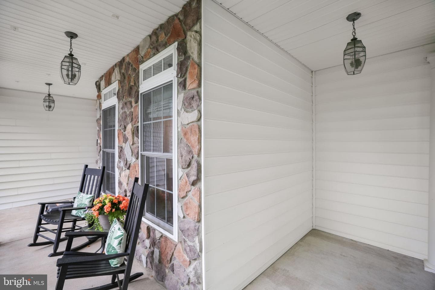 1472 Morris Pond Drive photo 2