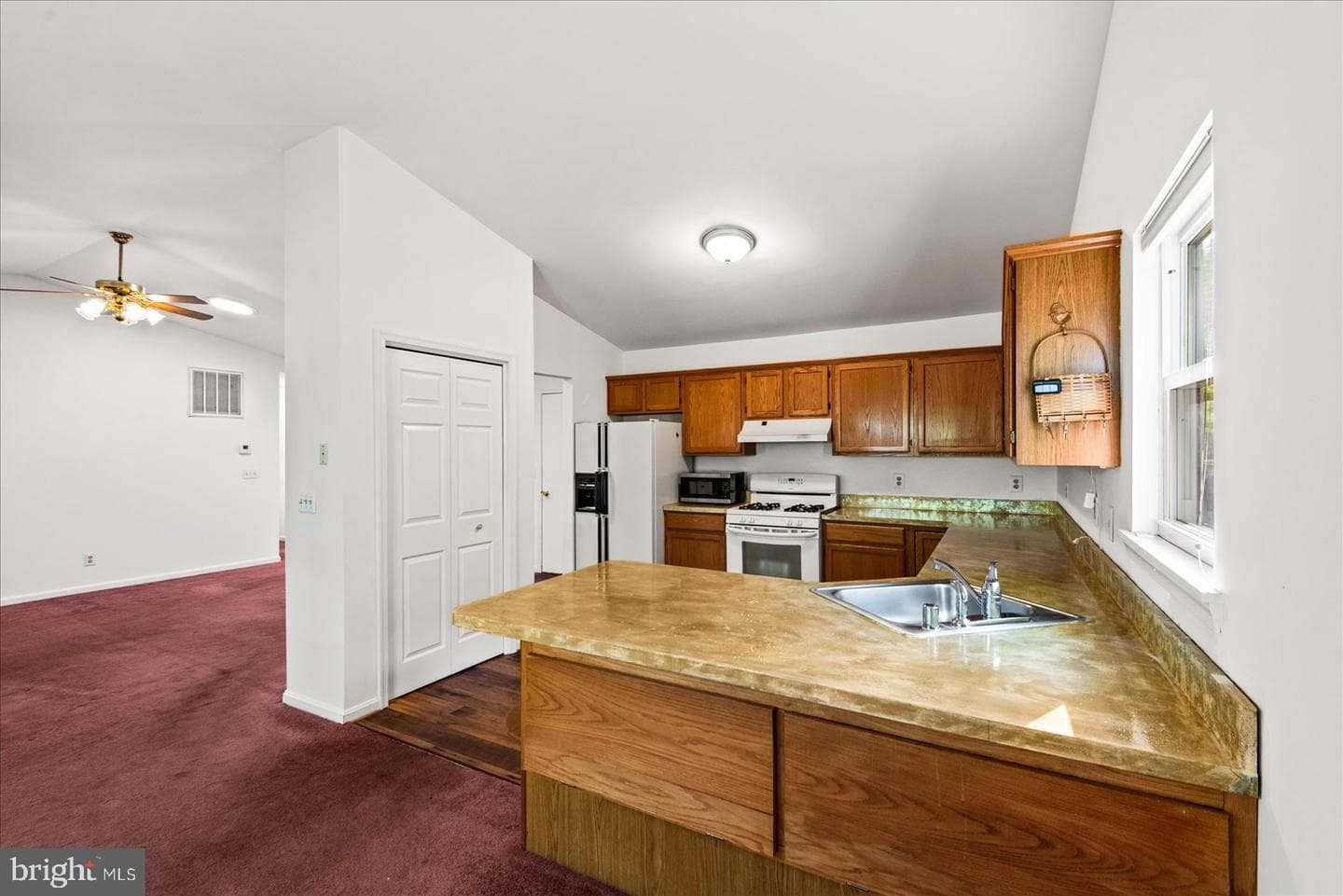 130 Green St photo 4