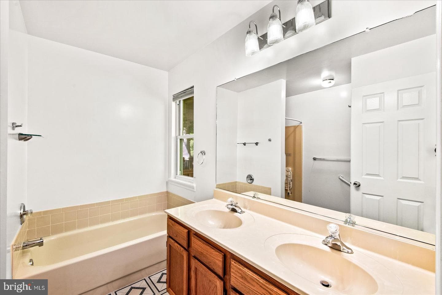 130 Green St photo 6
