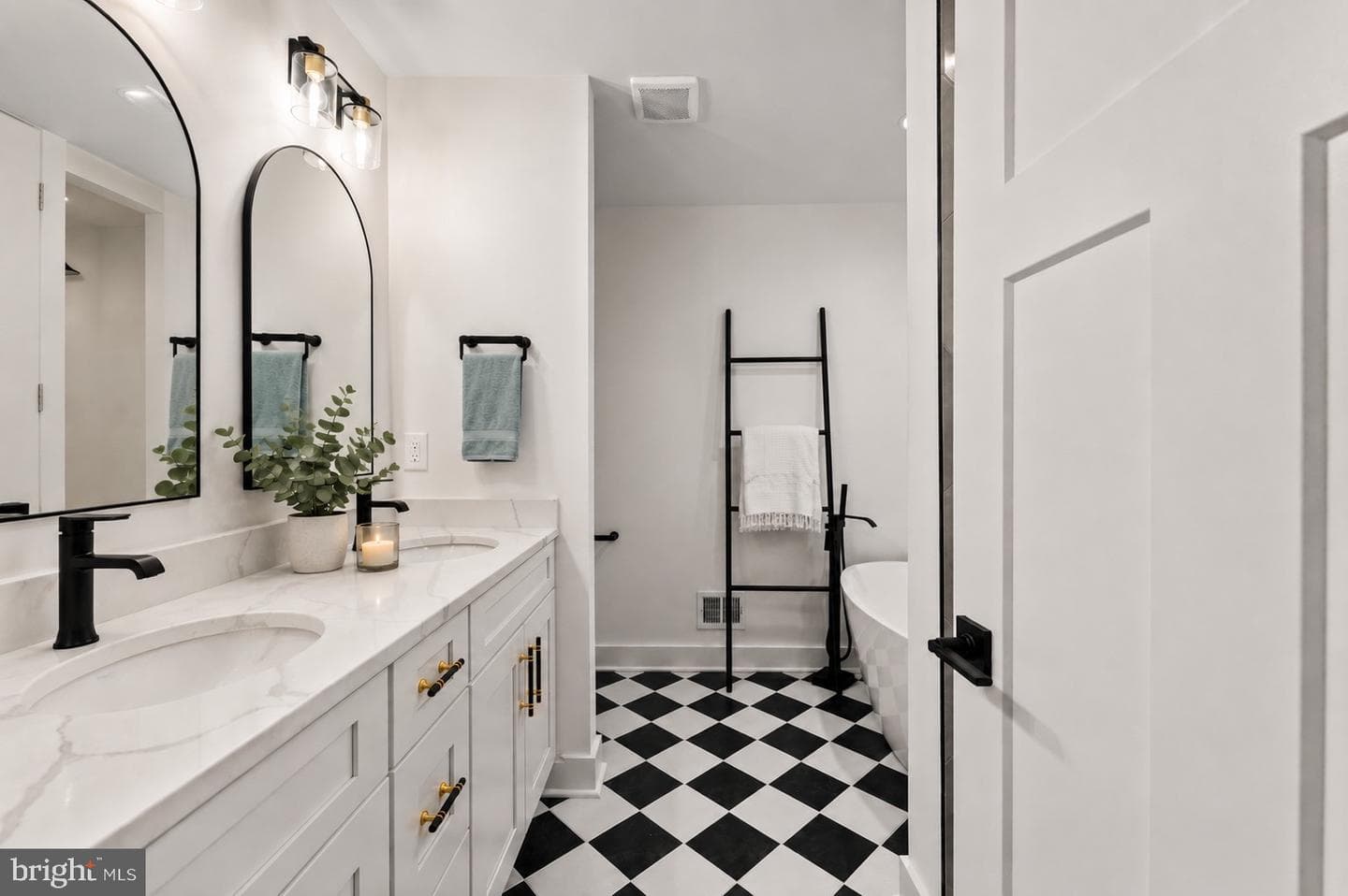 26416 Isabelle Dr photo 13