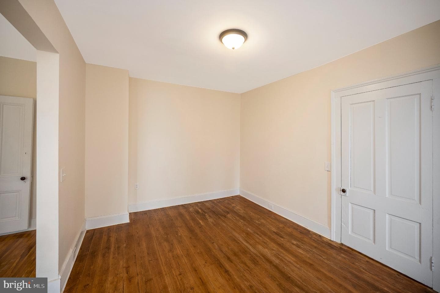23202 Village Road photo 11