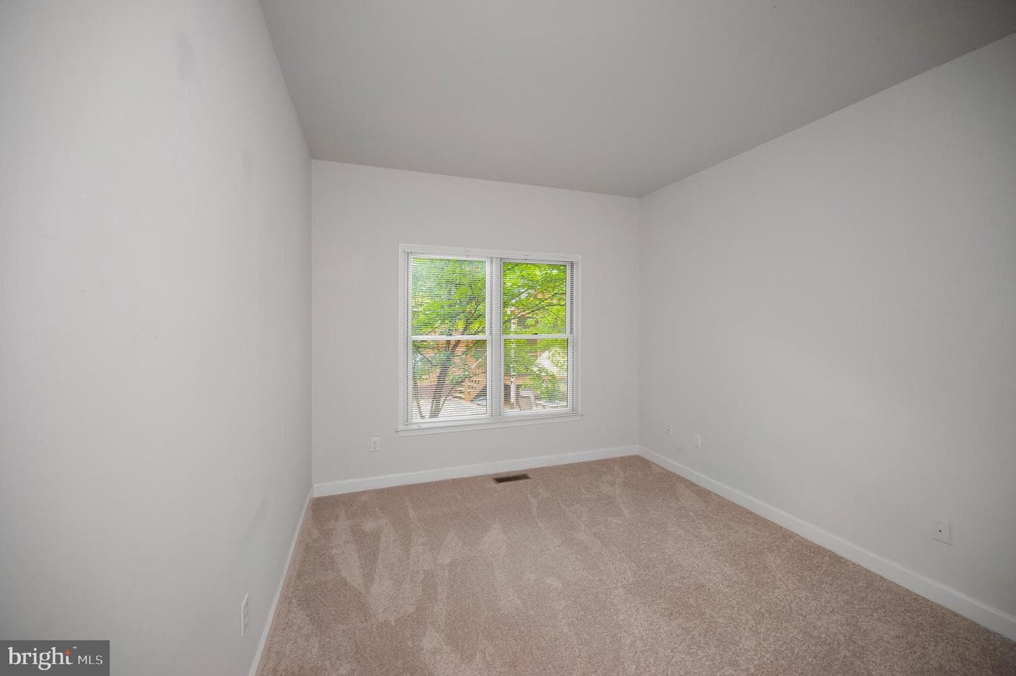 102 Marble Court photo 32