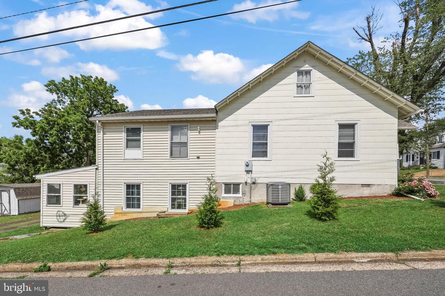 189 Newton Street photo 4