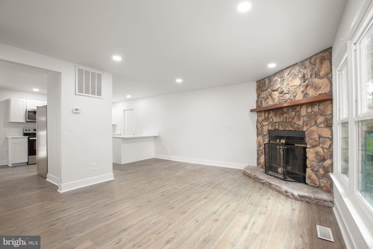 1105 Lakeview Parkway photo 5