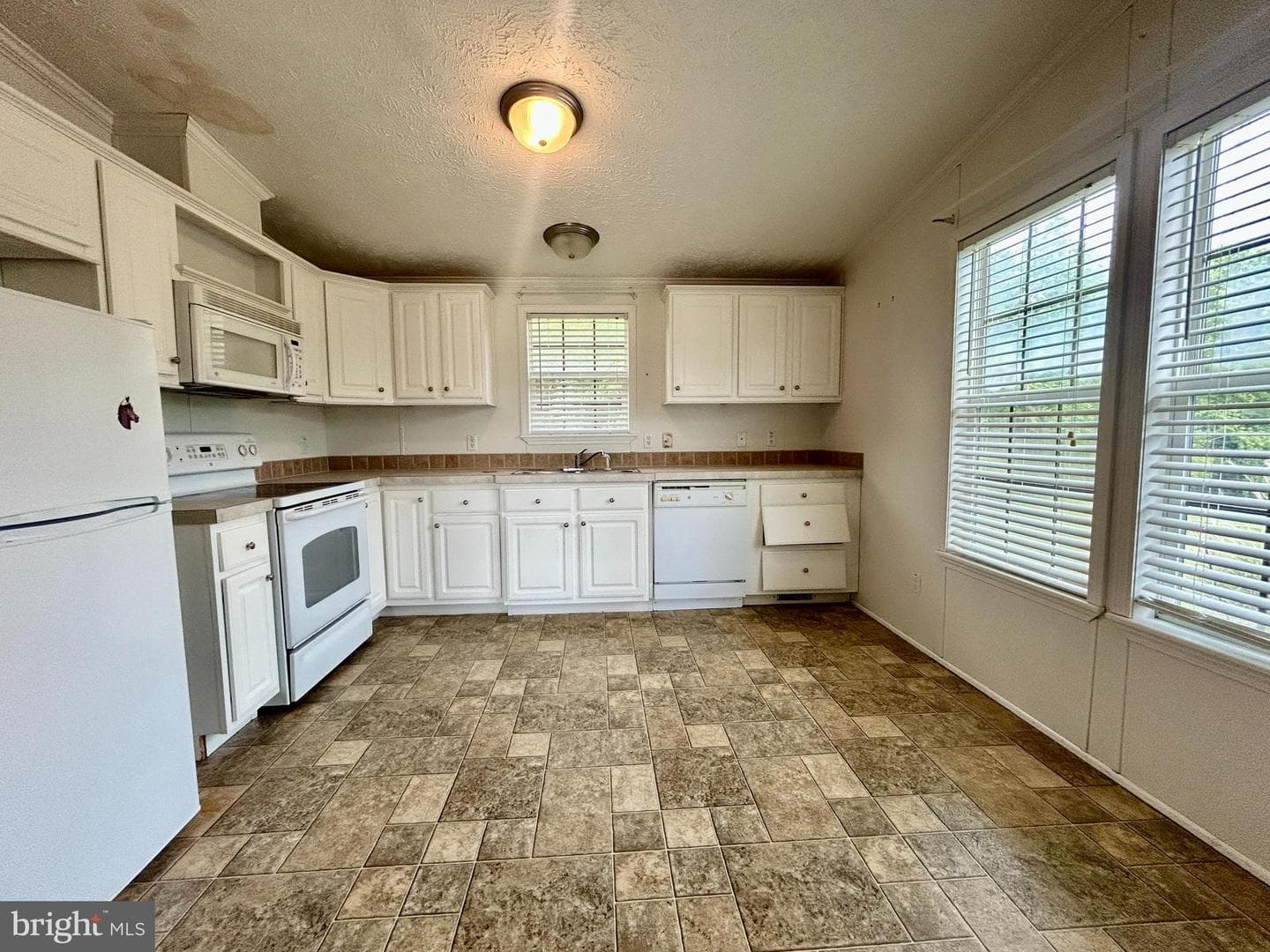 23221 Independence Road photo 12
