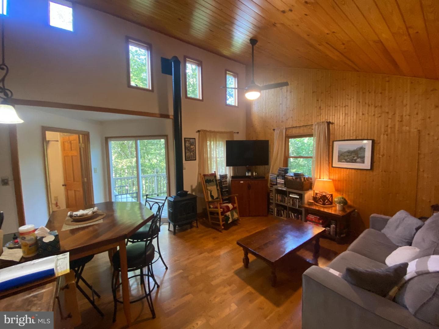 568 Cliff Heights Road photo 5