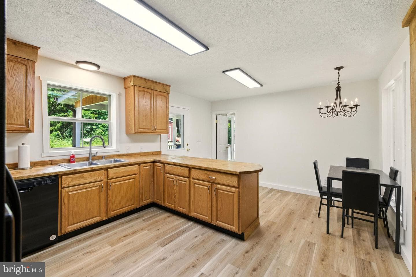 114 Americana Road photo 11