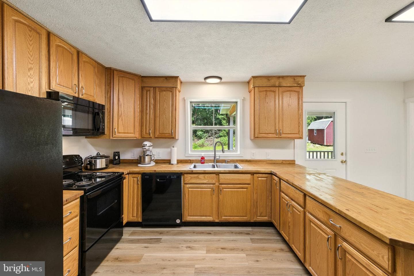 114 Americana Road photo 9