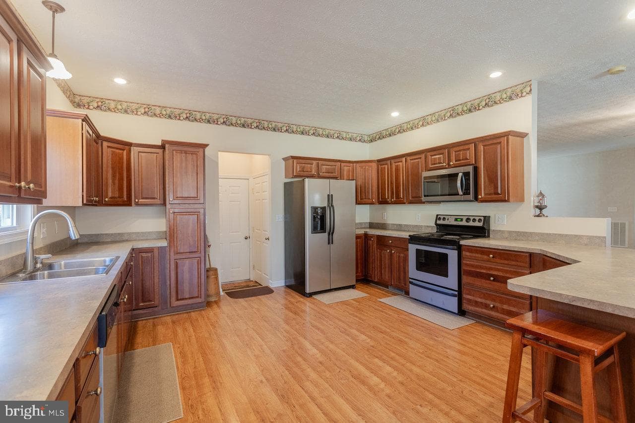 987 Riverside Drive photo 23