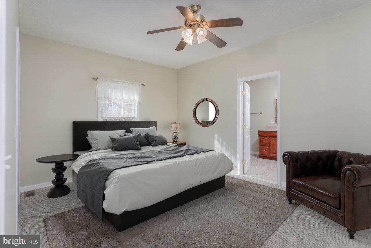 987 Riverside Drive photo 35