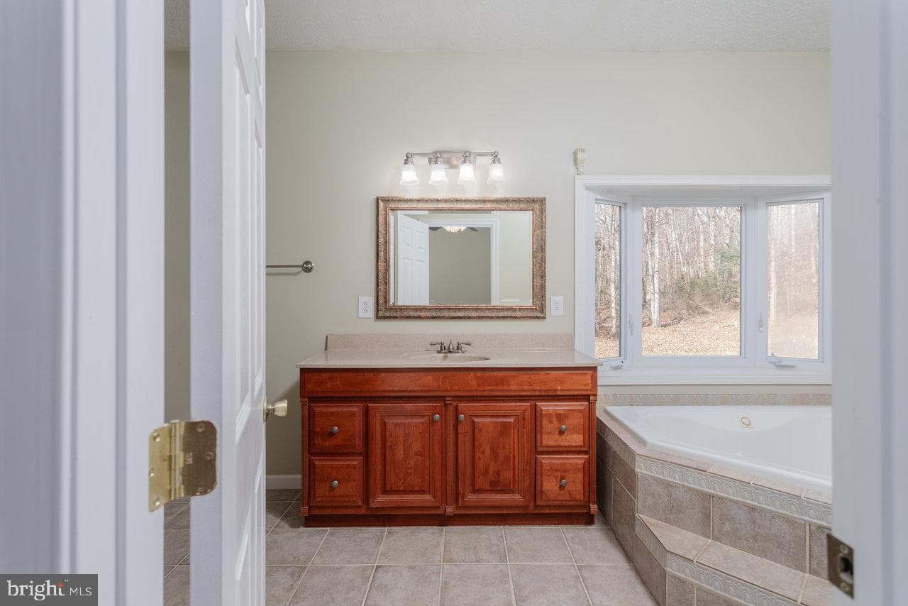 987 Riverside Drive photo 38
