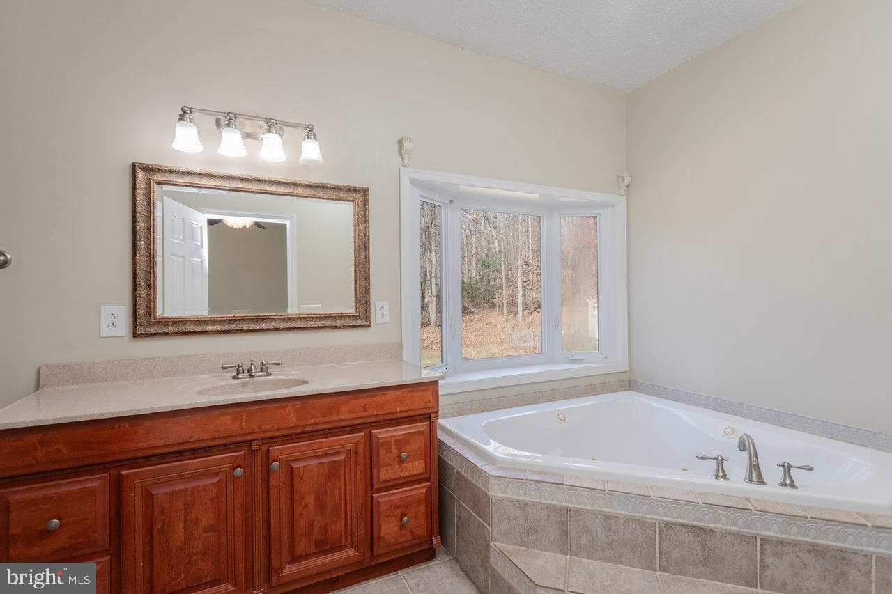 987 Riverside Drive photo 39