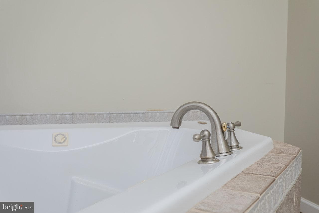987 Riverside Drive photo 41