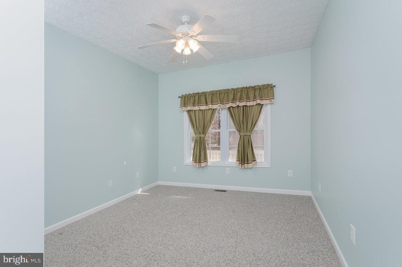 987 Riverside Drive photo 44
