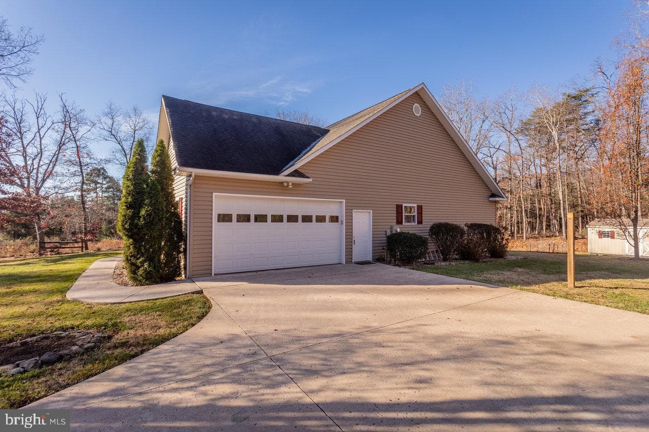 987 Riverside Drive photo 65