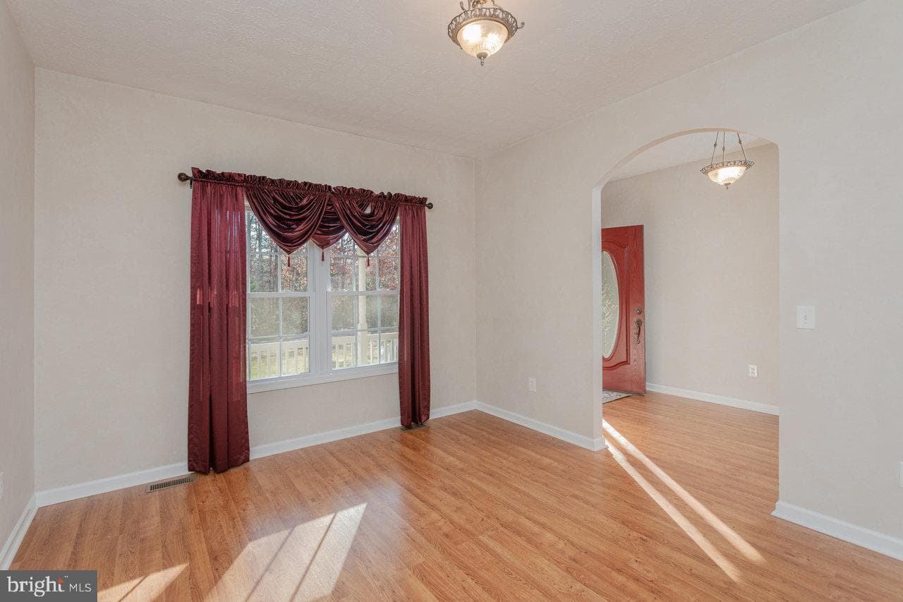 987 Riverside Drive photo 8