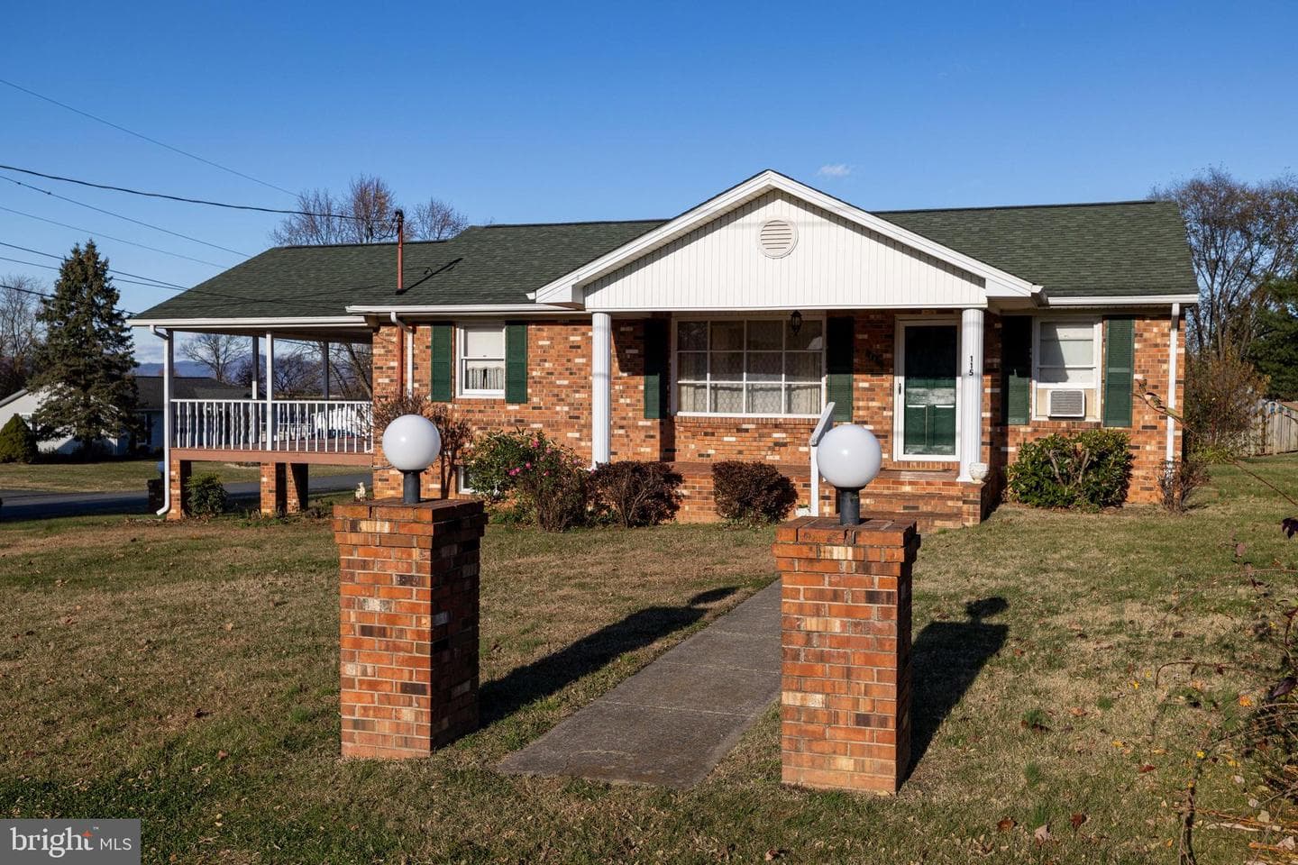 115 Sunset Drive photo 2