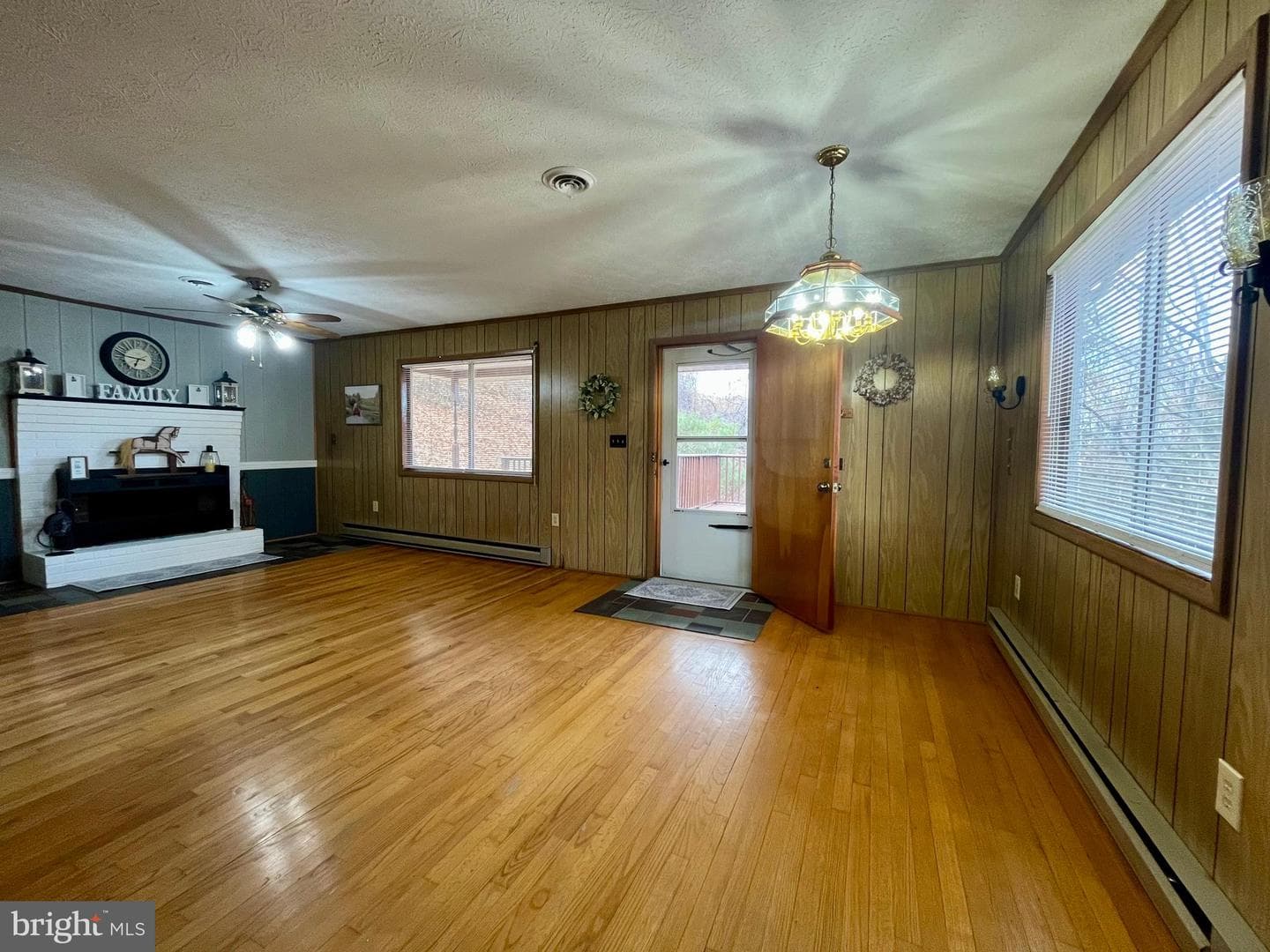 347 Restmore Lane photo 3