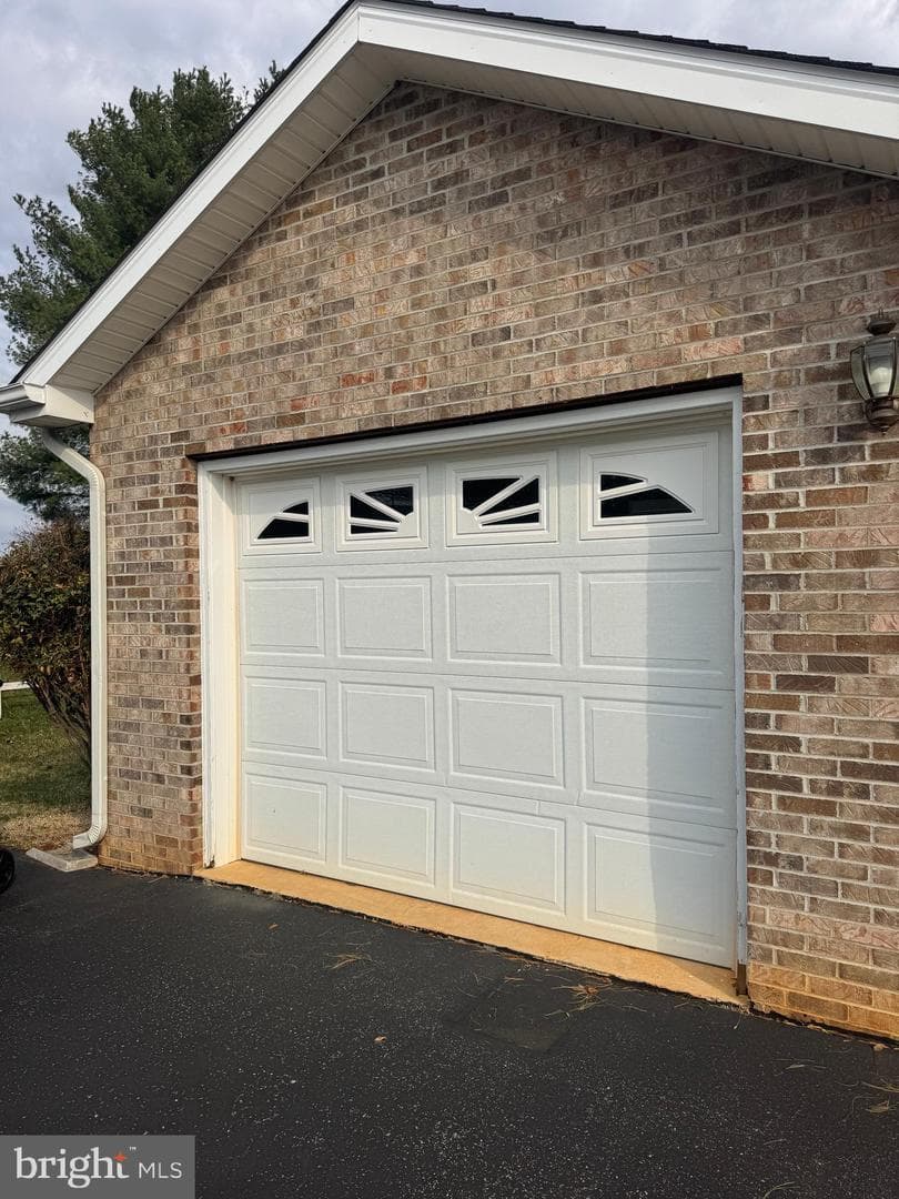 5 Hite Court photo 8