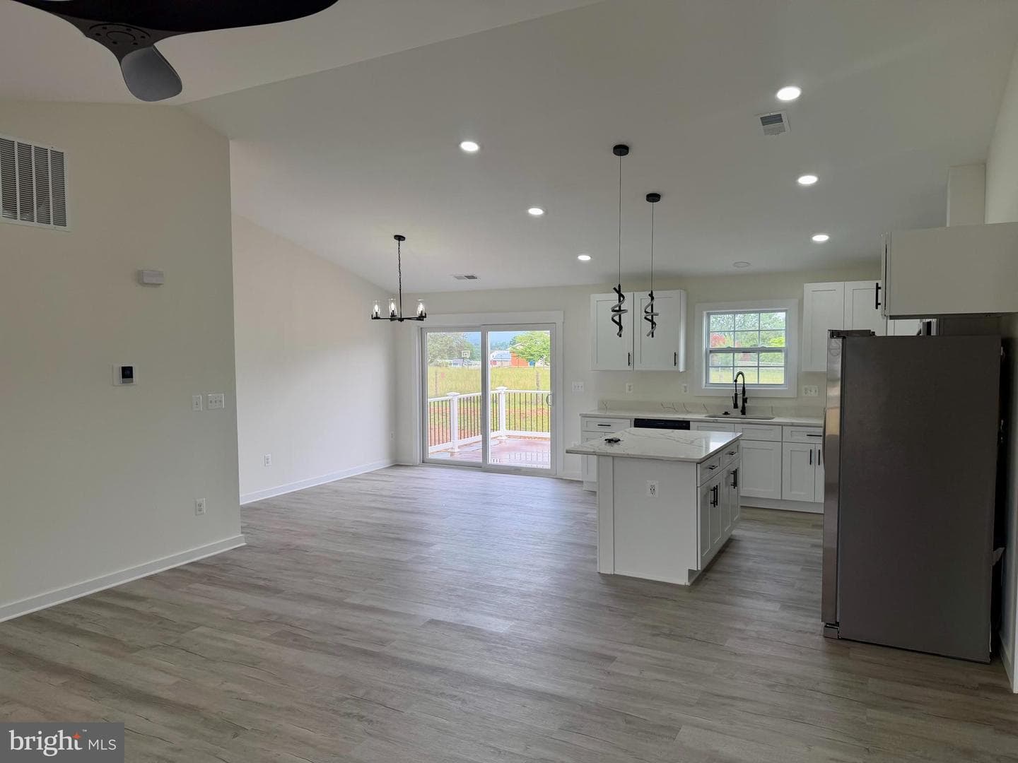 90 Arthur Lane photo 5