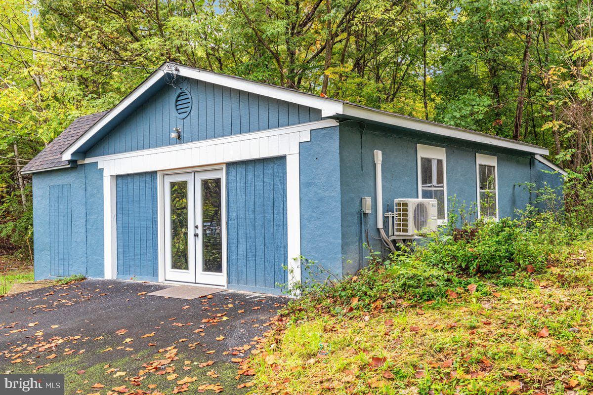 319 Lake Drive photo 24