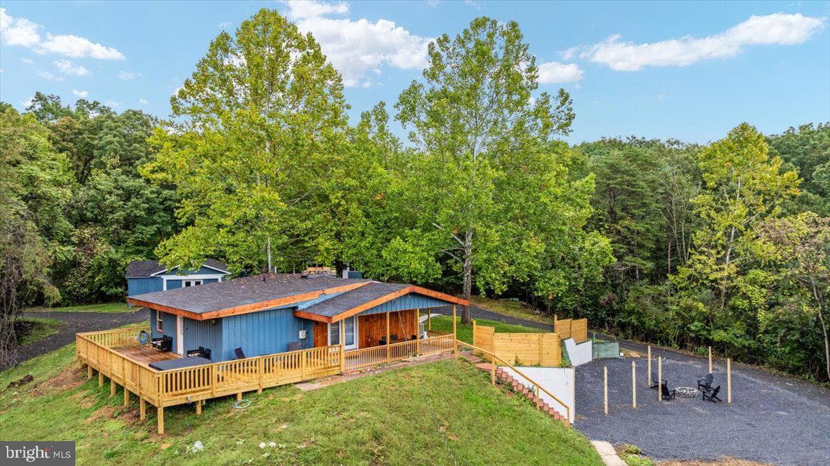 319 Lake Drive photo 3