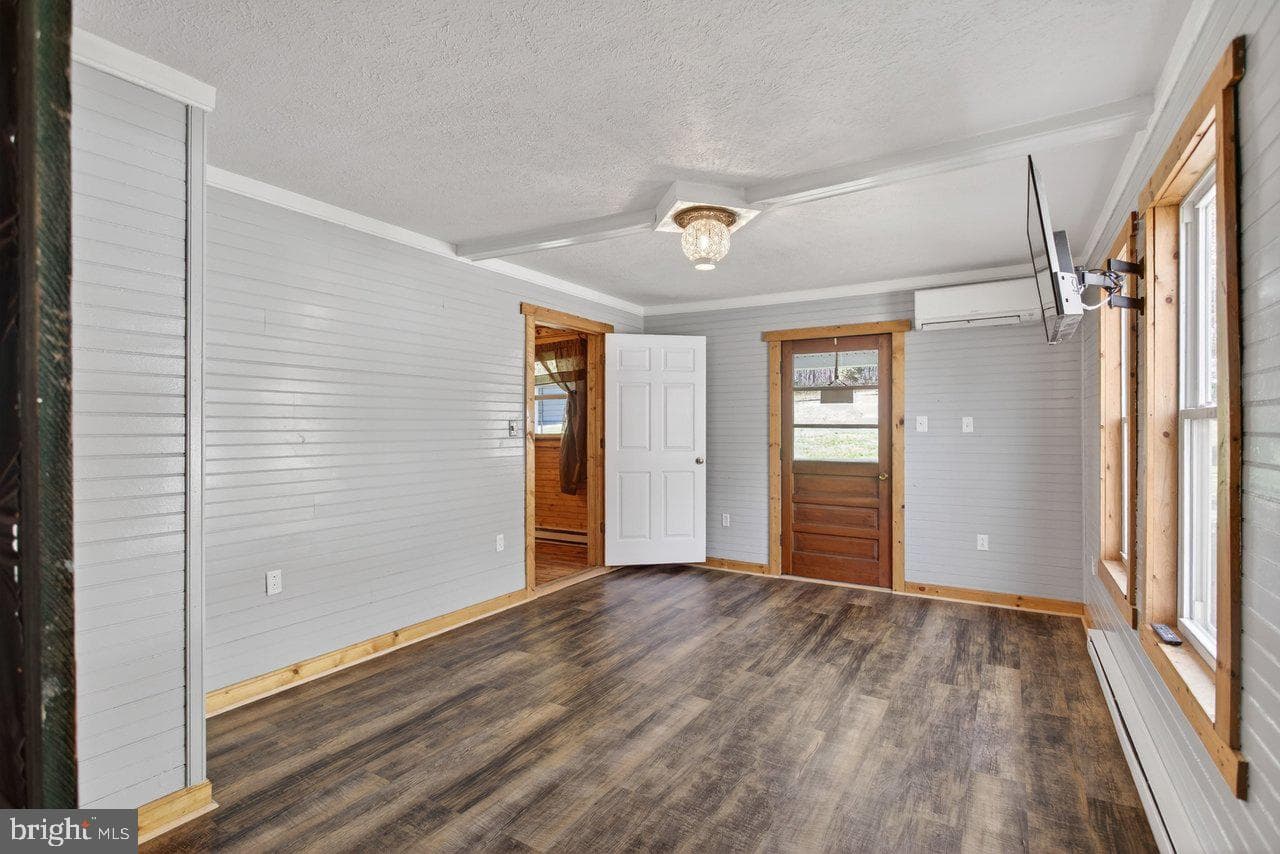 160 Gale Lane photo 22
