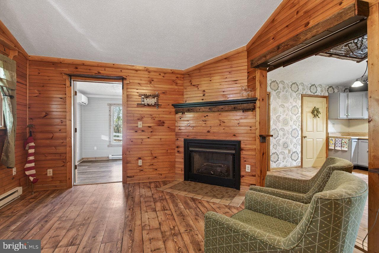 160 Gale Lane photo 6