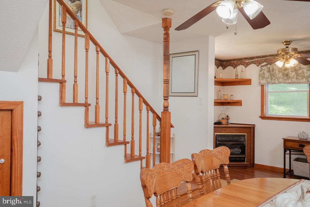 279 Helms Road photo 22