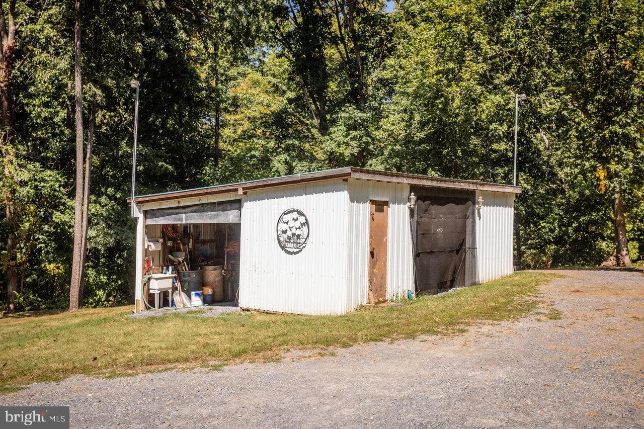 279 Helms Road photo 51