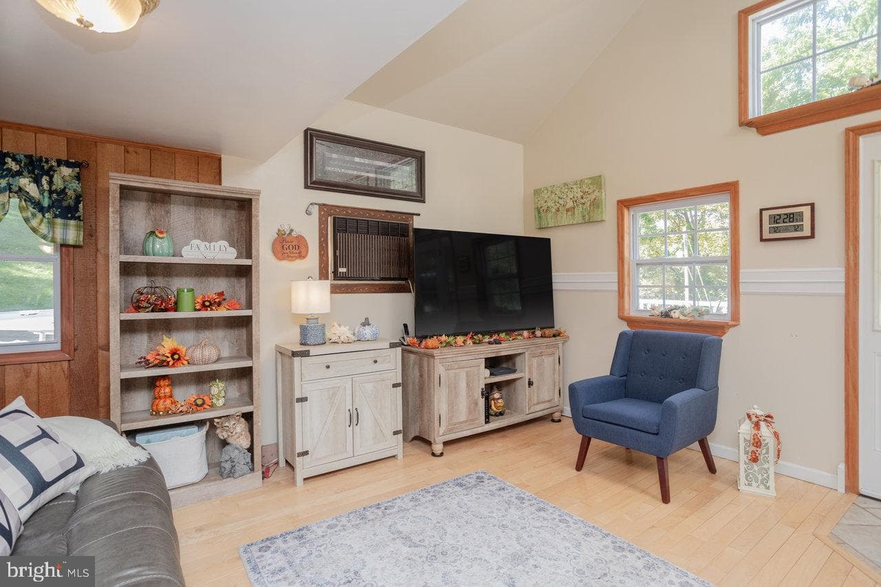 279 Helms Road photo 6